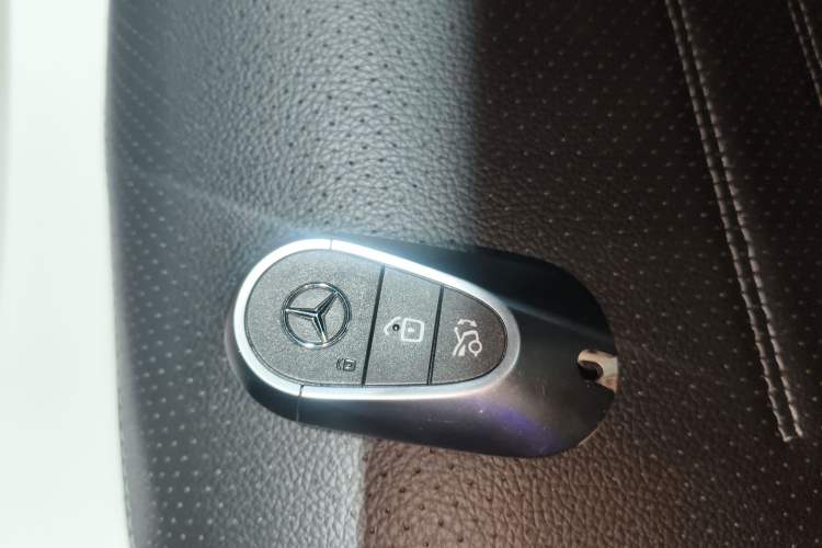Used Mercedes-Benz C-Class New Energy 2023 Second Facelift C 350 eL Vehicle Key