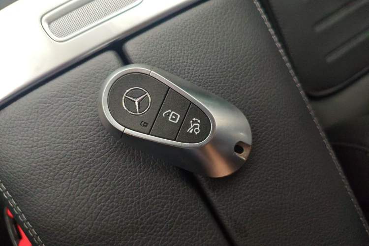 Used Mercedes-Benz C-Class New Energy 2024 Revised Version C 350 eL Interior 1