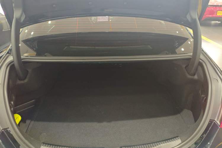Used Mercedes-Benz C-Class New Energy 2024 Revised Version C 350 eL Trunk