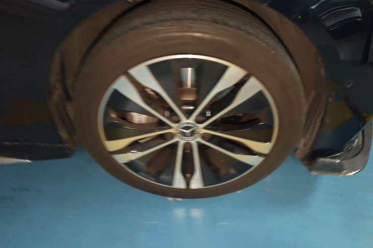 Used Mercedes-Benz C-Class New Energy 2024 C 350 eL Right Front Wheel Hub