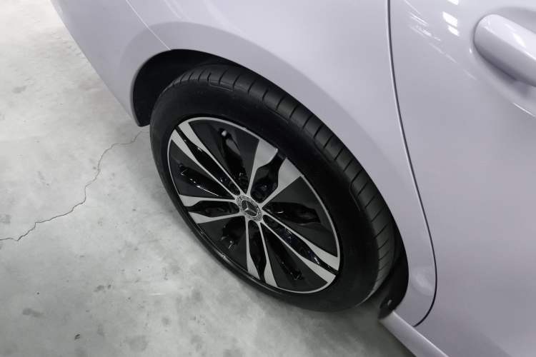 Used Mercedes-Benz C-Class New Energy 2024 Revised Version C 350 eL Right Rear Wheel Hub