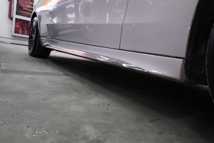Used Mercedes-Benz C-Class New Energy 2024 Revised Version C 350 eL Right Side Sill