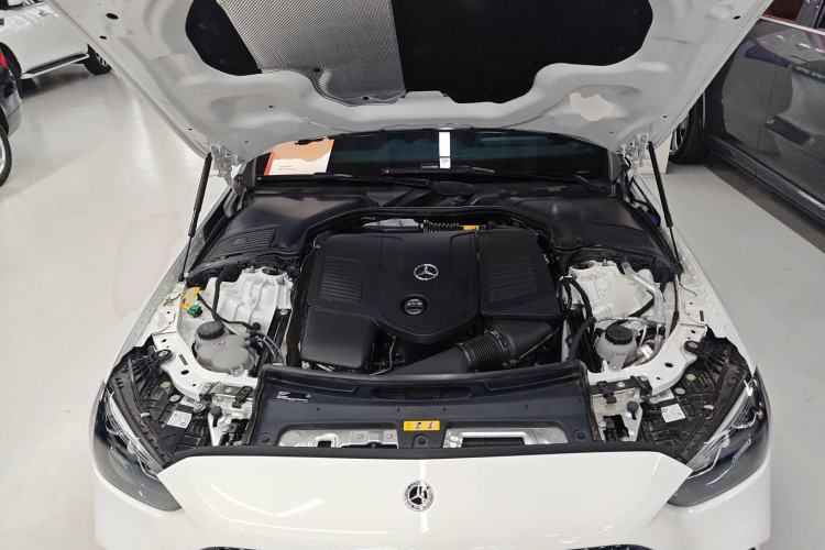 Used Mercedes-Benz C-Class New Energy 2024 Revised Version C 350 eL Engine Bay