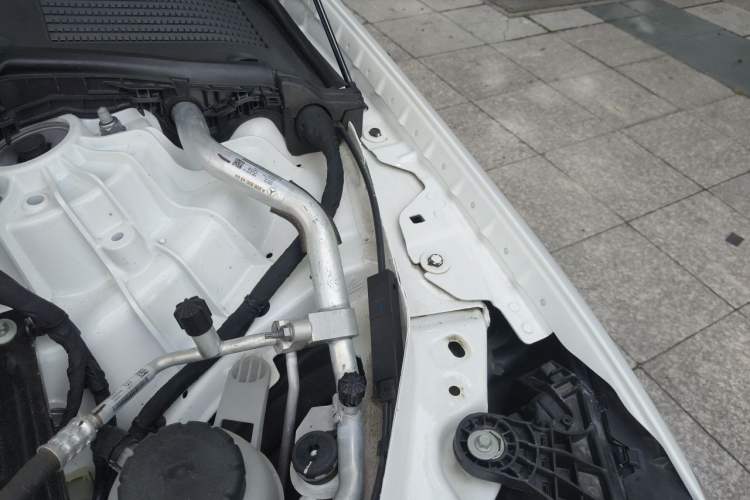 Used Mercedes-Benz C-Class New Energy 2024 C 350 eL Engine Bay Left