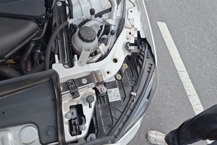 Used Mercedes-Benz C-Class New Energy 2024 C 350 eL Engine Bay Left