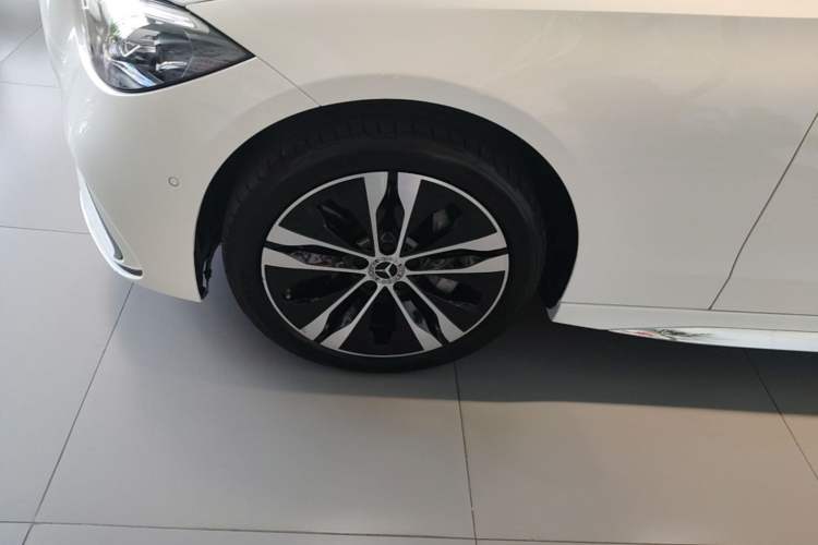 Used Mercedes-Benz C-Class New Energy 2024 Second Facelift C 350 eL Exterior 4