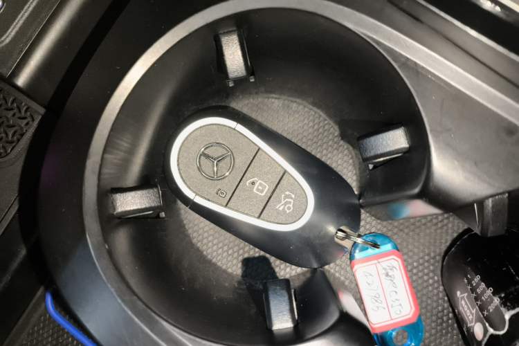 Used Mercedes-Benz C-Class New Energy 2024 Revised Version C 350 eL Interior 1