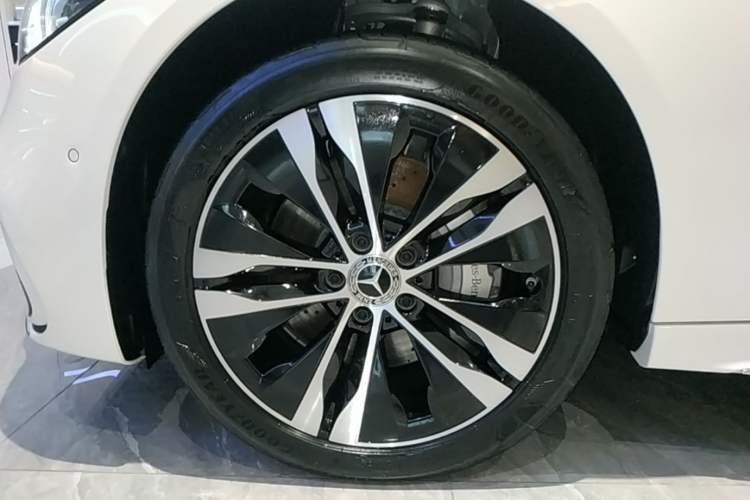 Used Mercedes-Benz C-Class New Energy 2024 Revised Version C 350 eL Left Front Wheel Hub