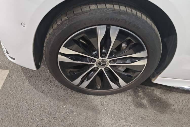 Used Mercedes-Benz C-Class New Energy 2024 Revised Version C 350 eL Left Front Wheel Hub