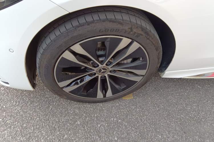 Used Mercedes-Benz C-Class New Energy 2024 Revised Version C 350 eL Left Front Wheel Hub