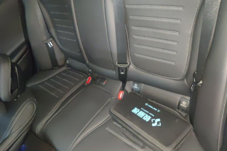 Used Mercedes-Benz C-Class New Energy 2024 C 350 eL Left Rear Seat