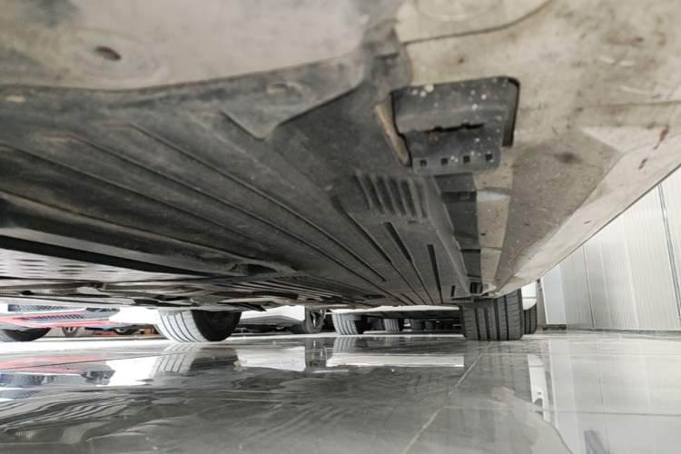 Used Mercedes-Benz C-Class New Energy 2024 Revised Version C 350 eL Left Side Sill