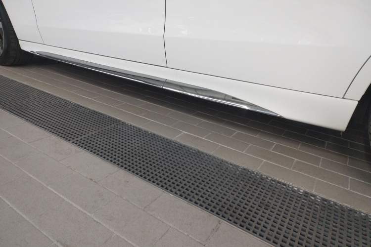 Used Mercedes-Benz C-Class New Energy 2024 C 350 eL Left Side Sill