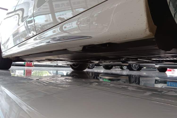 Used Mercedes-Benz C-Class New Energy 2024 Revised Version C 350 eL Left Side Sill