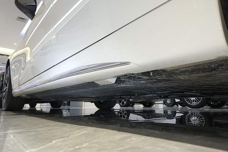 Used Mercedes-Benz C-Class New Energy 2024 Revised Version C 350 eL Left Side Sill