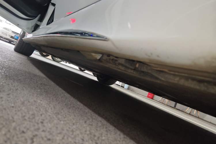 Used Mercedes-Benz C-Class New Energy 2024 Revised Version C 350 eL Left Side Sill