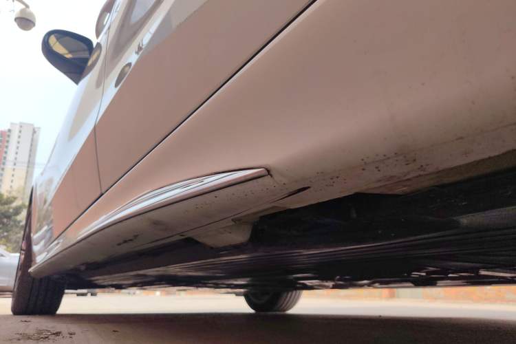 Used Mercedes-Benz C-Class New Energy 2024 Revised Version C 350 eL Left Side Sill