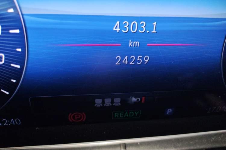 Used Mercedes-Benz C-Class New Energy 2024 C 350 eL Odometer Close Up