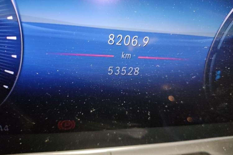Used Mercedes-Benz C-Class New Energy 2024 Second Facelift C 350 eL Odometer Close Up
