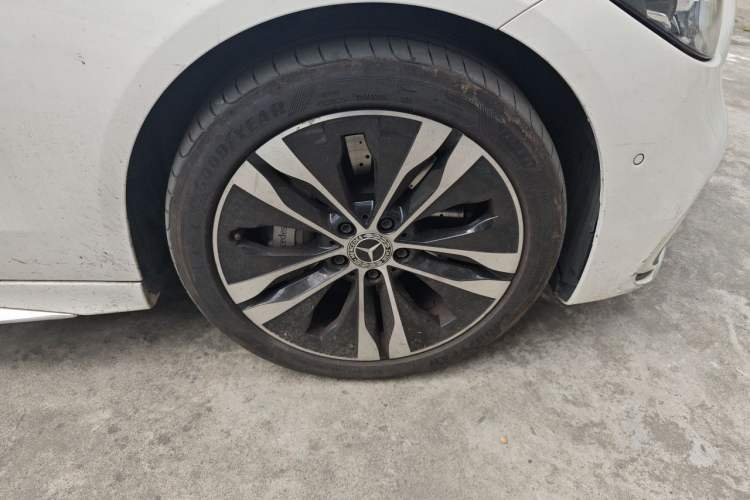 Used Mercedes-Benz C-Class New Energy 2024 Revised Version C 350 eL Right Front Wheel Hub
