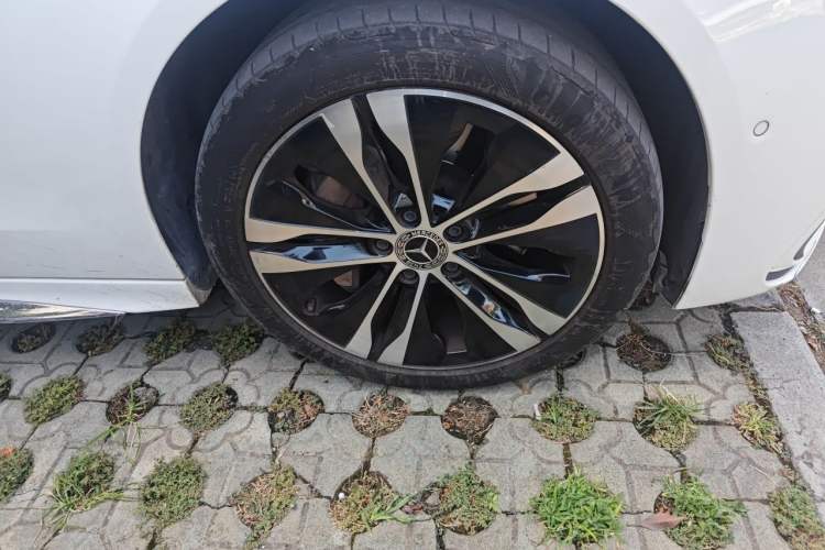 Used Mercedes-Benz C-Class New Energy 2024 C 350 eL Right Front Wheel Hub