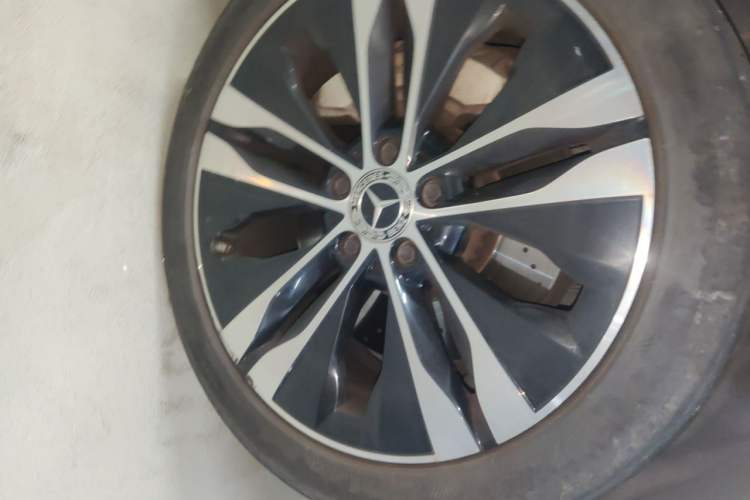 Used Mercedes-Benz C-Class New Energy 2024 C 350 eL Right Front Wheel Hub
