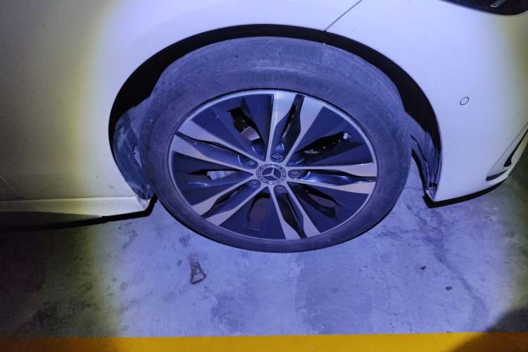 Used Mercedes-Benz C-Class New Energy 2024 Second Facelift C 350 eL Right Front Wheel Hub