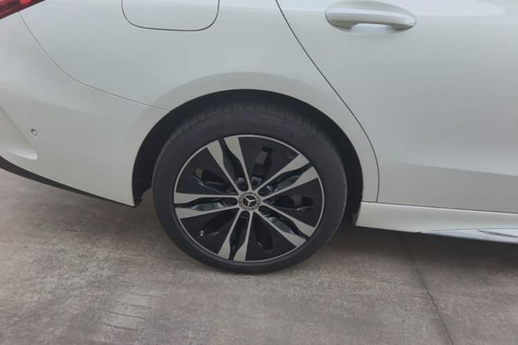 Used Mercedes-Benz C-Class New Energy 2024 Second Facelift C 350 eL Right Rear Wheel Hub
