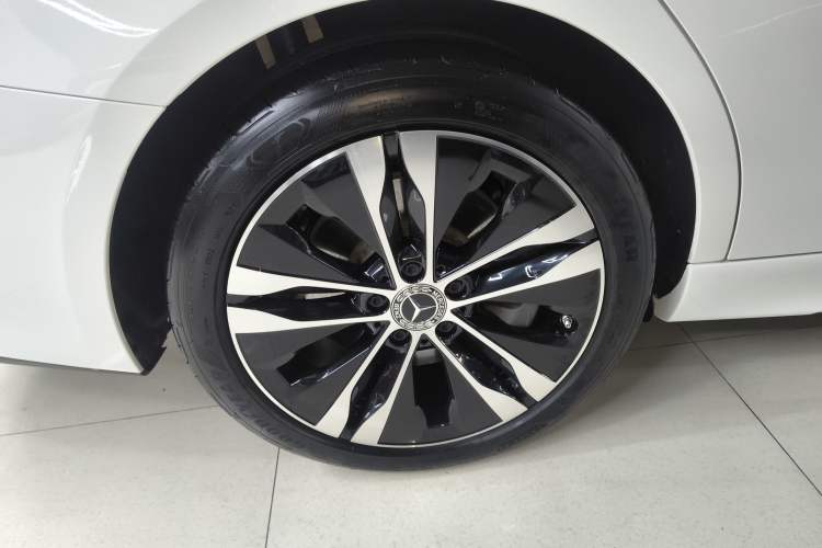 Used Mercedes-Benz C-Class New Energy 2024 Facelift C 350 eL Right Rear Wheel Hub