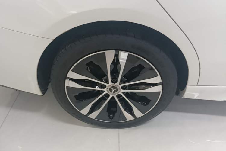 Used Mercedes-Benz C-Class New Energy 2024 Second Facelift C 350 eL Right Rear Wheel Hub