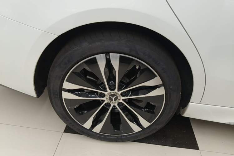 Used Mercedes-Benz C-Class New Energy 2024 Facelift C 350 eL Right Rear Wheel Hub