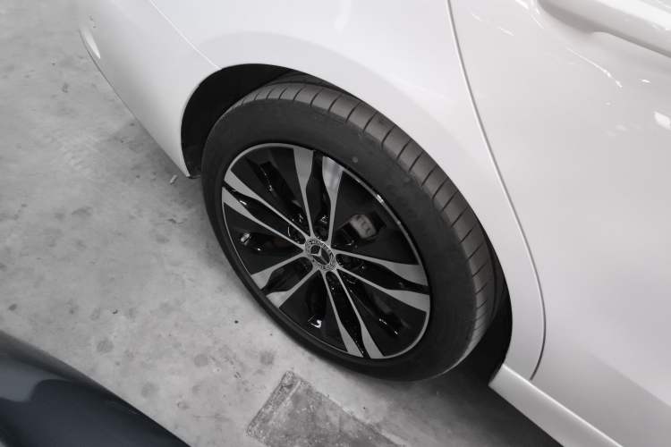 Used Mercedes-Benz C-Class New Energy 2024 Revised Version C 350 eL Right Rear Wheel Hub