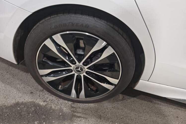 Used Mercedes-Benz C-Class New Energy 2024 Revised Version C 350 eL Right Rear Wheel Hub
