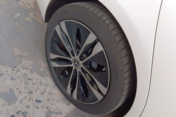 Used Mercedes-Benz C-Class New Energy 2024 Revised Version C 350 eL Right Rear Wheel Hub