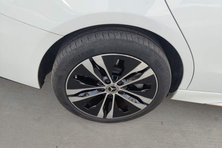 Used Mercedes-Benz C-Class New Energy 2024 Revised Version C 350 eL Right Rear Wheel Hub