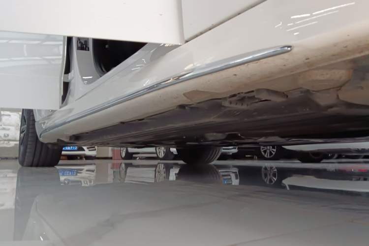 Used Mercedes-Benz C-Class New Energy 2024 Revised Version C 350 eL Right Side Sill