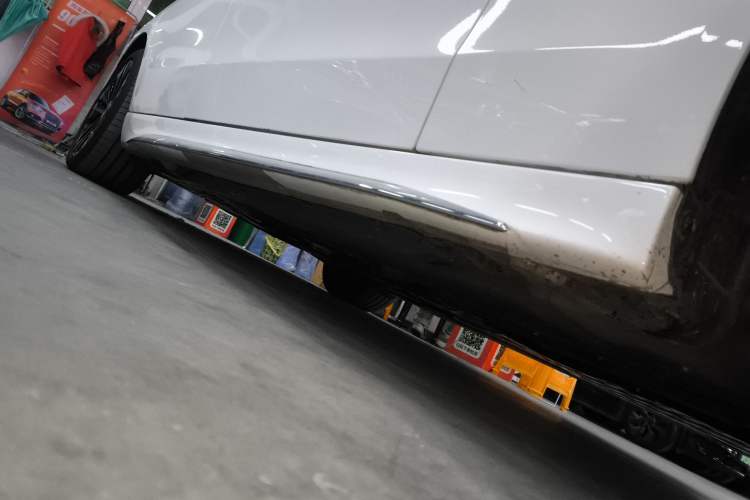 Used Mercedes-Benz C-Class New Energy 2024 Revised Version C 350 eL Right Side Sill