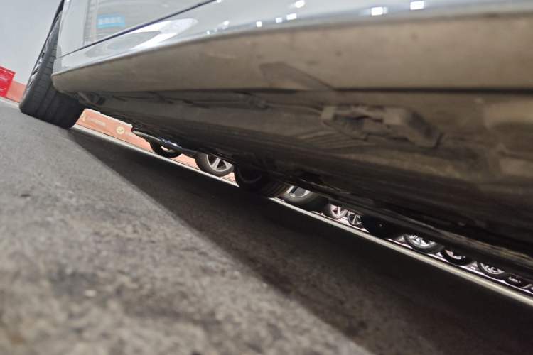 Used Mercedes-Benz C-Class New Energy 2024 Revised Version C 350 eL Right Side Sill