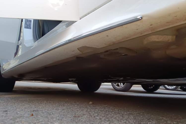 Used Mercedes-Benz C-Class New Energy 2024 Revised Version C 350 eL Right Side Sill