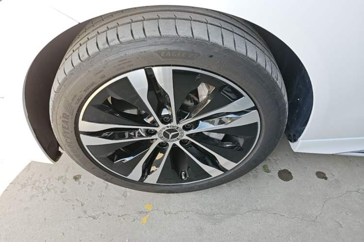 Used Mercedes-Benz C-Class New Energy 2025 C 350 eL Left Front Wheel Hub