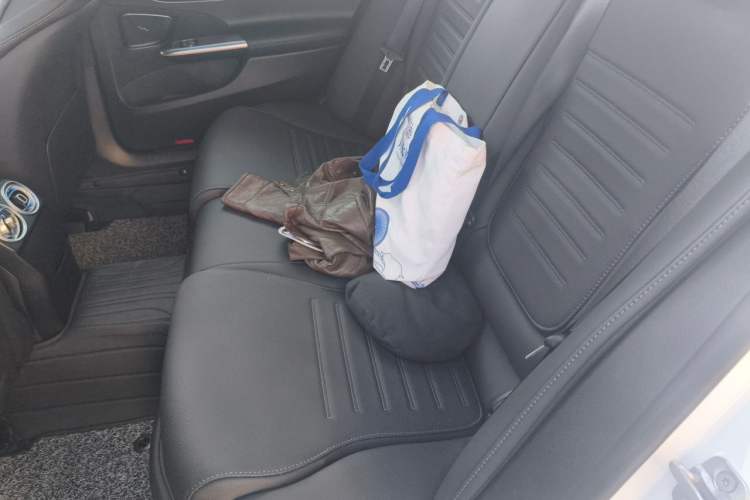 Used Mercedes-Benz C-Class New Energy 2025 C 350 eL Left Rear Seat