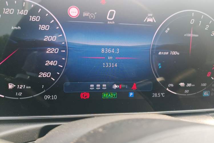 Used Mercedes-Benz C-Class New Energy 2025 C 350 eL Odometer Close Up