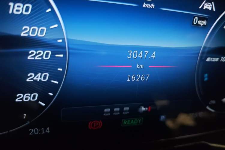 Used Mercedes-Benz C-Class New Energy 2025-Year Facelifted C 350 eL Odometer Close Up