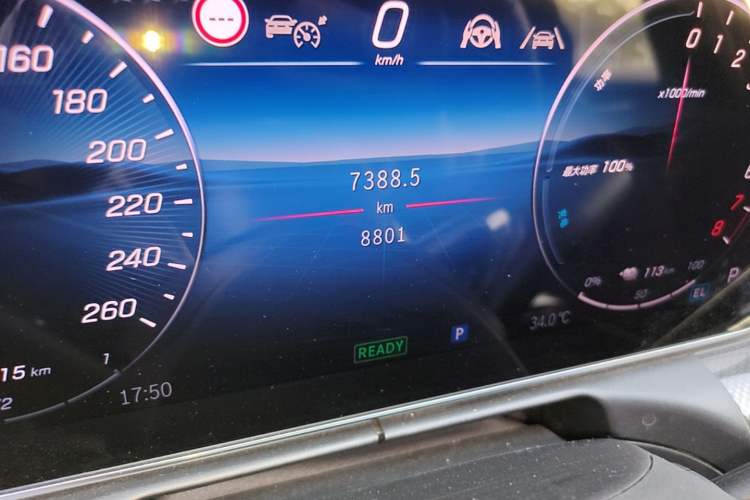 Used Mercedes-Benz C-Class New Energy 2025 C 350 eL Odometer Close Up