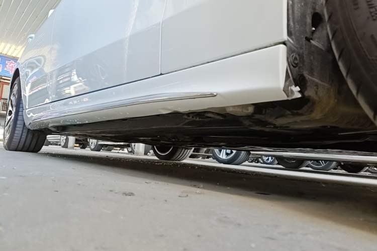 Used Mercedes-Benz C-Class New Energy 2025 C 350 eL Right Side Sill