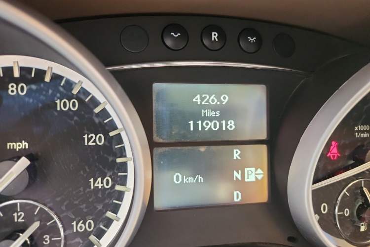 Used Mercedes-Benz CL-Class  Odometer Close Up