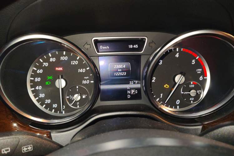 Used Mercedes-Benz CL-Class  Odometer Close Up