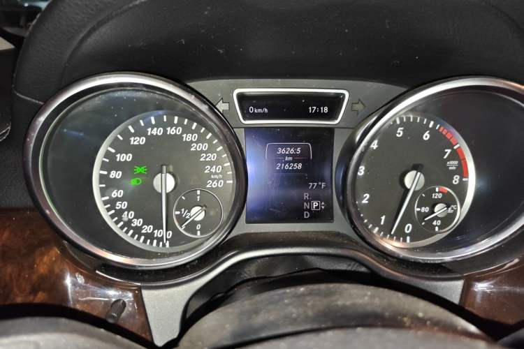 Used Mercedes-Benz CL-Class  Odometer Close Up