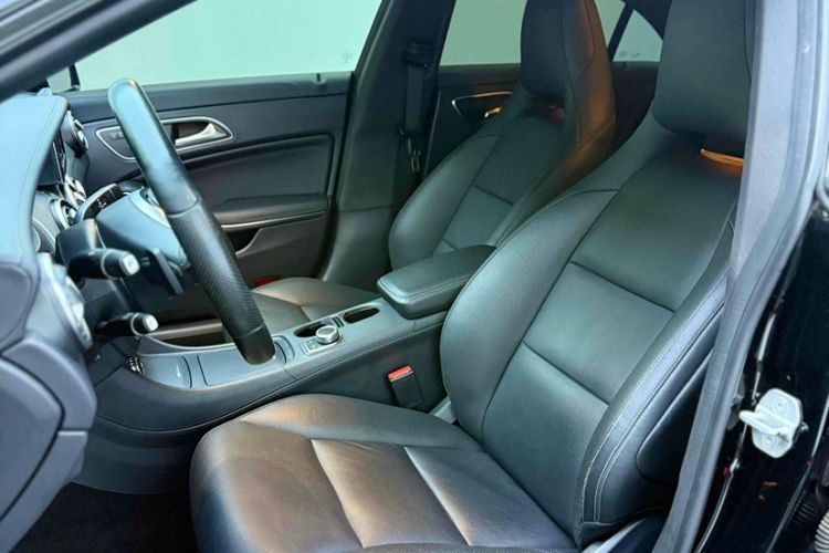 Used Mercedes-Benz CLA 2014 CLA 260 4MATIC Interior 11