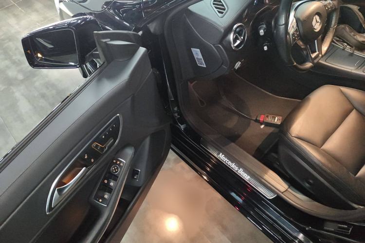 Used Mercedes-Benz CLA 2014 CLA 260 4MATIC Interior 3